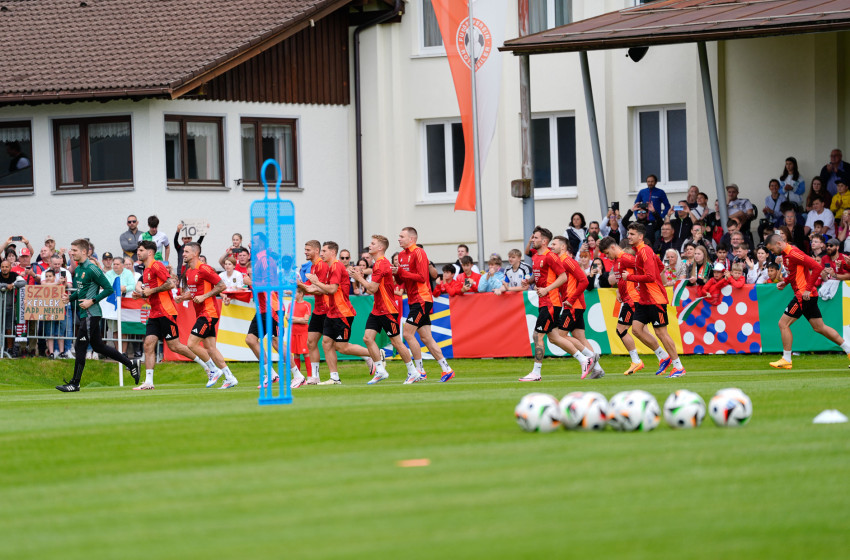 Több mint félezer néző előtt tartott edzést Marco Rossi a magyar válogatottnak