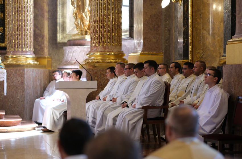  Diakónus- és papszentelés