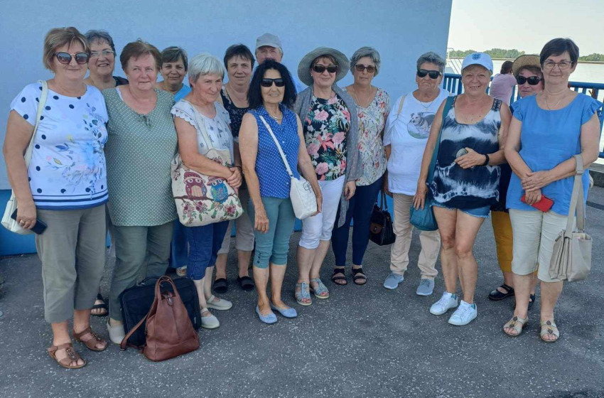 Felvidékre kirándultak a győrsövényházi szenior örömtáncosok 