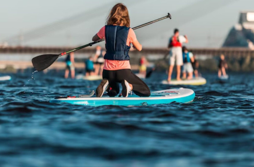 Jótékony célú evezős túra a Balatonon