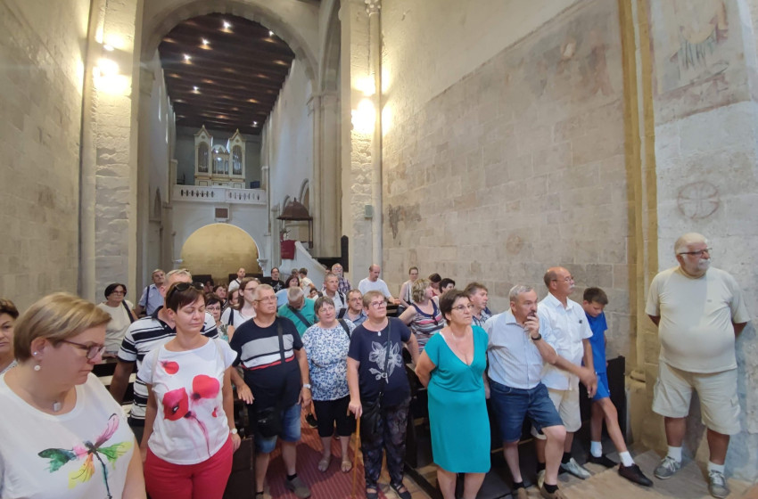 Alföldre zarándokoltak a csornai premontrei templom egyházközségének tagjai