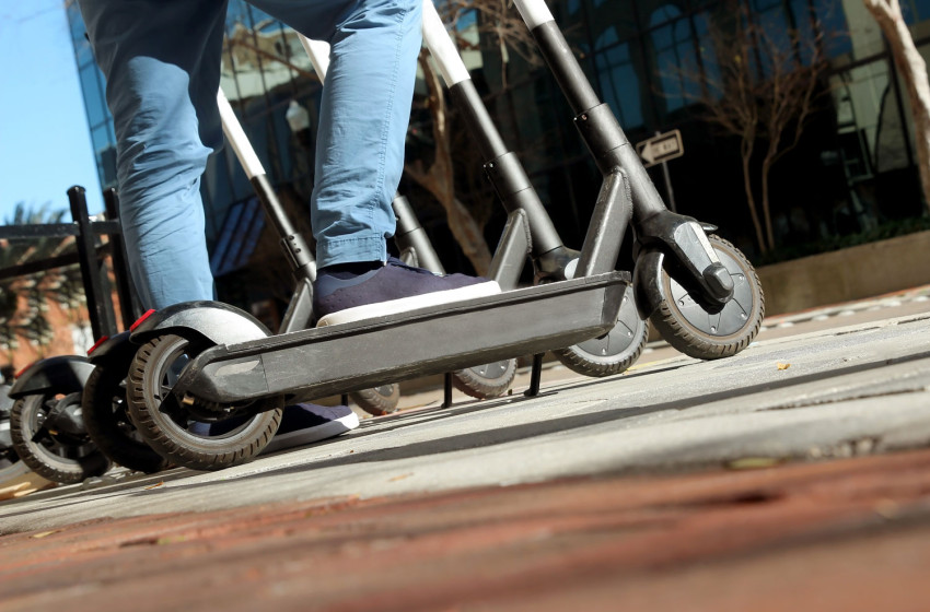 Mostantól csak kötelező biztosítással használhatók az e-rollerek