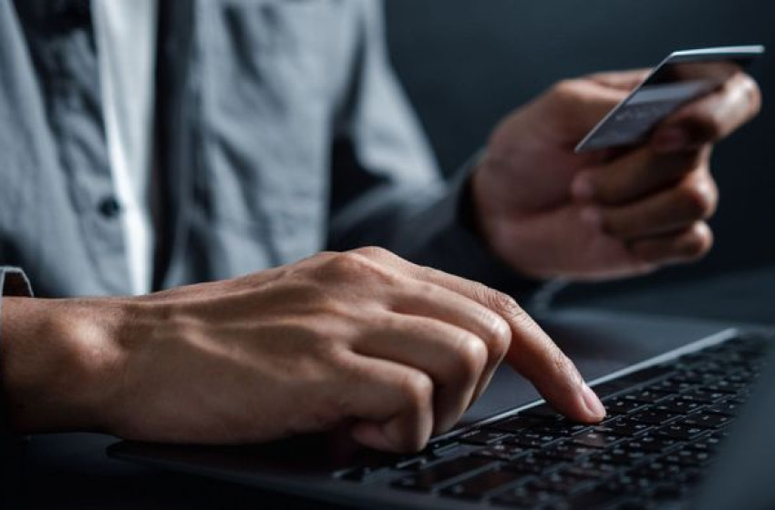 Csornai rendőrök csalót üldözn