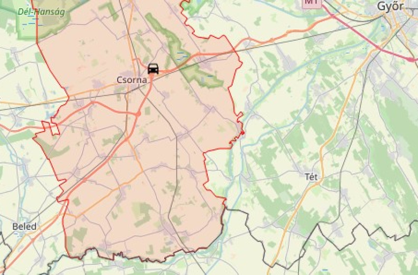 Motoros szenvedett balesetet az M85-ösön, Csornánál