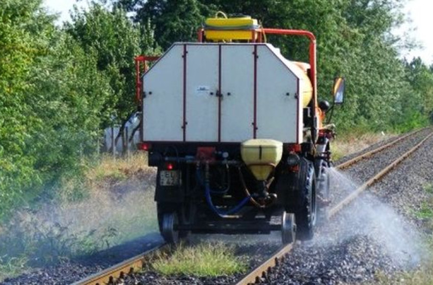 Vegyszeres gyomirtást végez a MÁV a Szany-Rábaszentandrás állomáson