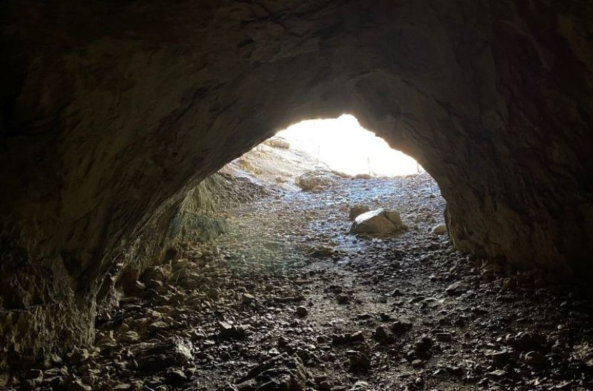 Egy őrült aranyásó évtizedekig ásott titkos alagutat a sivatagban