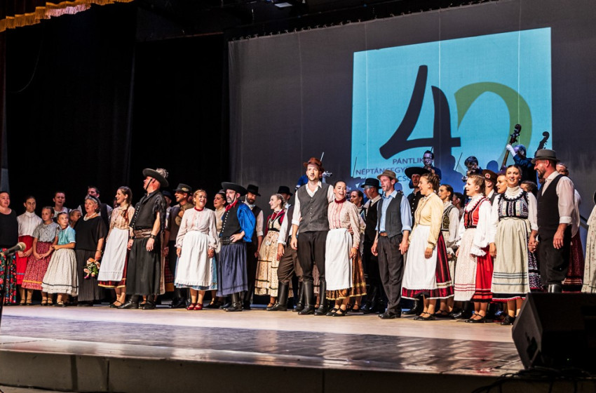 Vendégségben a Pántlikánál