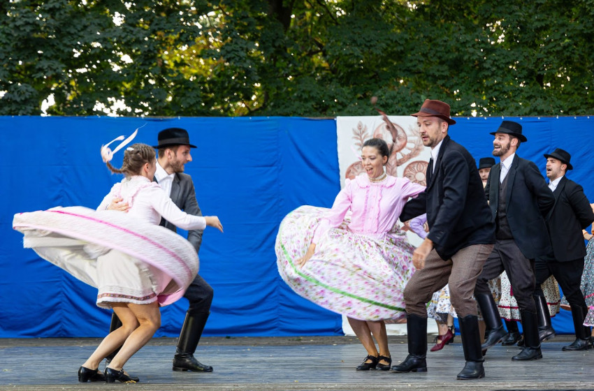 Örömet varázsoltak a színpadra a Pántlikások és vendégeik