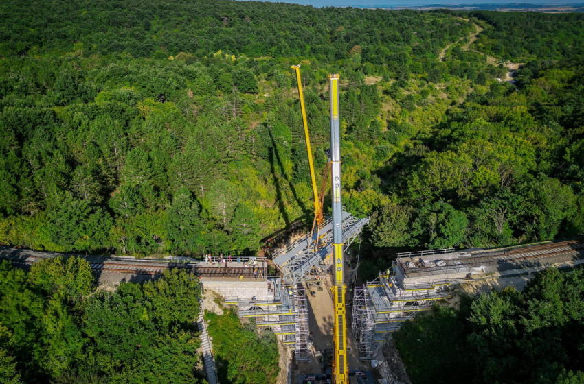 Sikeres hídbeemelés a Győr-Veszprém vasútvonalon