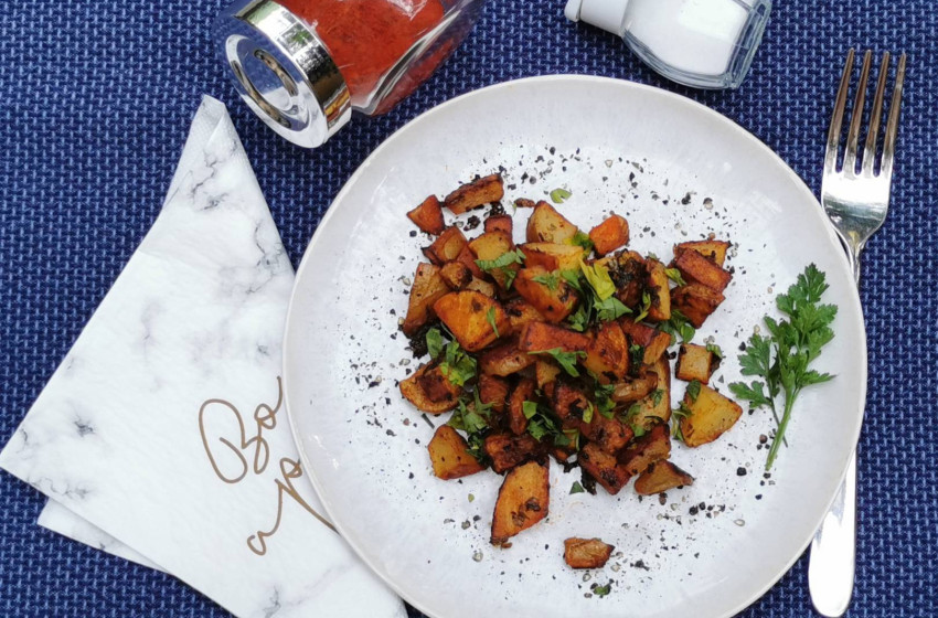 Fűszeres, pirosra sült burgonyakockák: pofonegyszerű receptet mutatunk