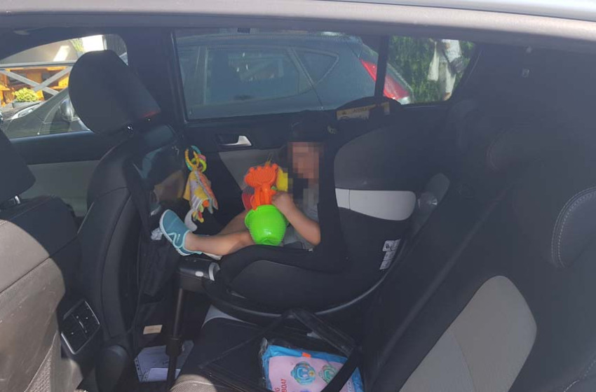 A gyerekkel együtt az autó kulcsát is a napon álló autóban felejtette, tűzforró autóban versenyfutás kezdődött az idővel 