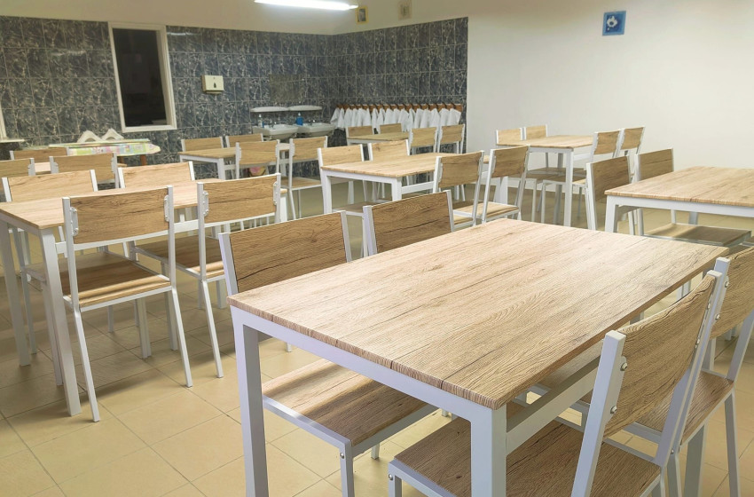 Új étkezőgarnitúrák a rábapordányi iskola tálalókonyháján