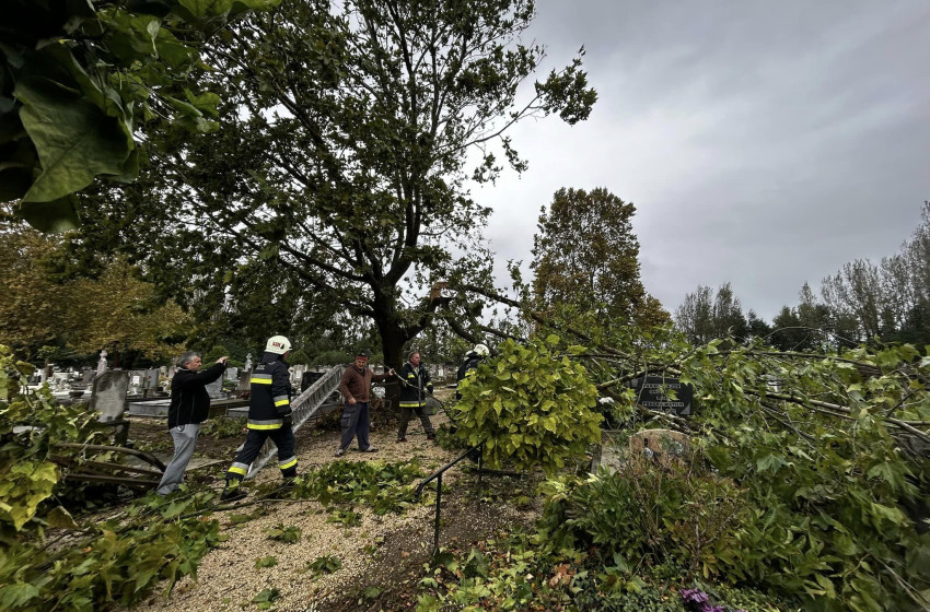 Vihar sújtotta Szil temetőjét