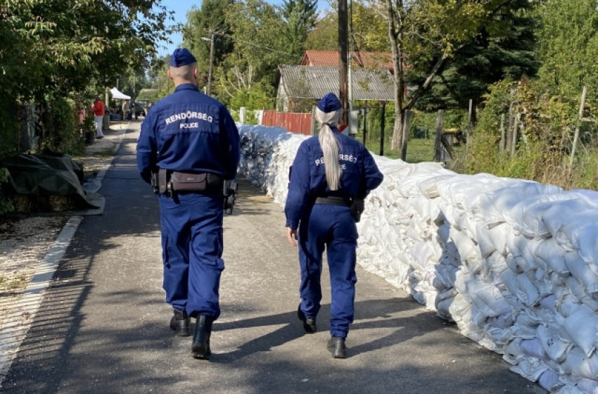 El fogja zavarni a katasztrófaturistákat a rendőrség 