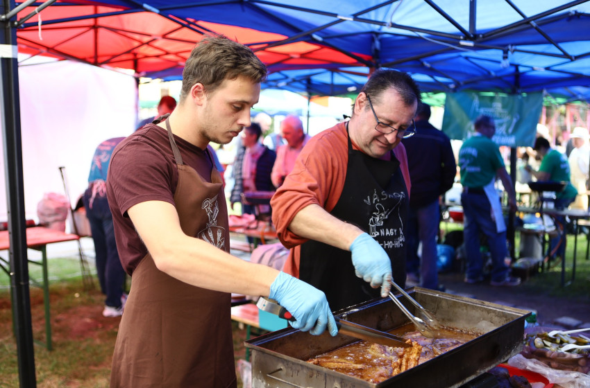 Csörge és kolbász parti Kapuváron