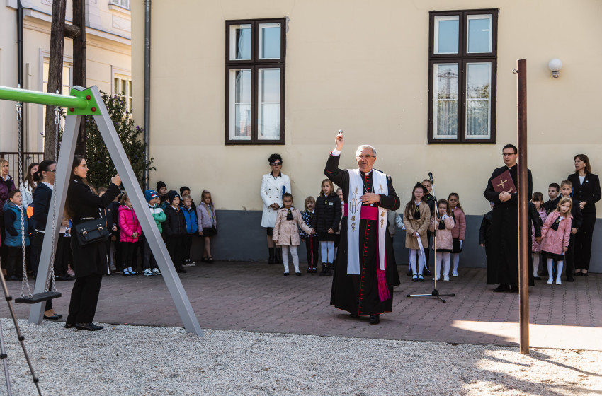 Áldás az óvoda udvarára