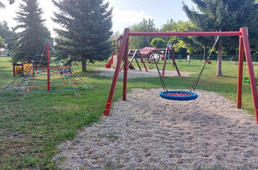 Játszótér-fejlesztés Rábcakapiban a Magyar Falu Program támogatásával