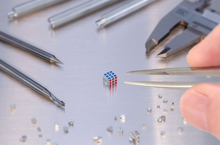 Bemutatták a világ legkisebb Rubik-kockáját 