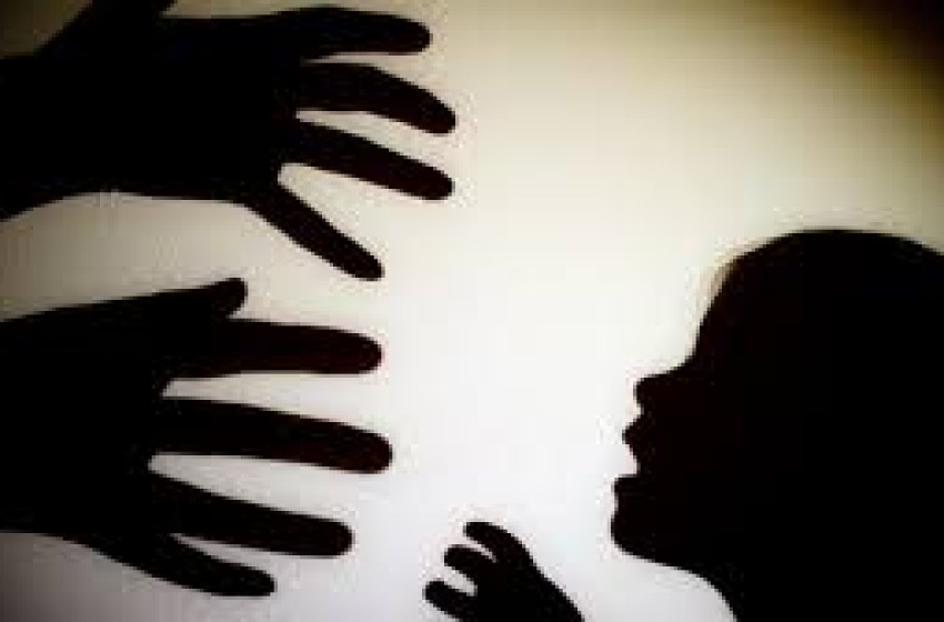 Éveken át molesztálta a nevelt lányát a mosonmagyaróvári férfi