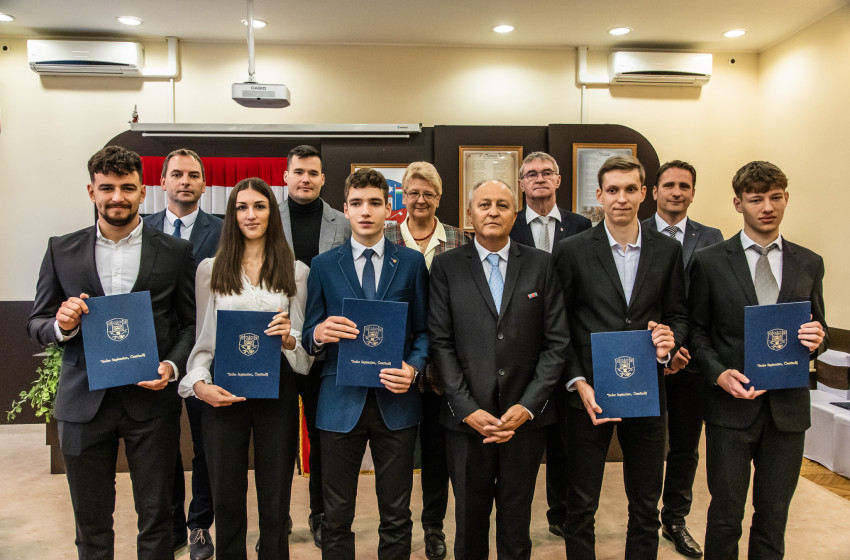 Jutalmat kaptak a kiváló diákok Kapuváron 