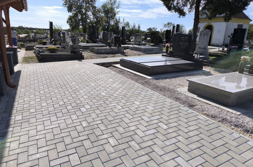 Összefogással készült el a rábatamási temető új járdája