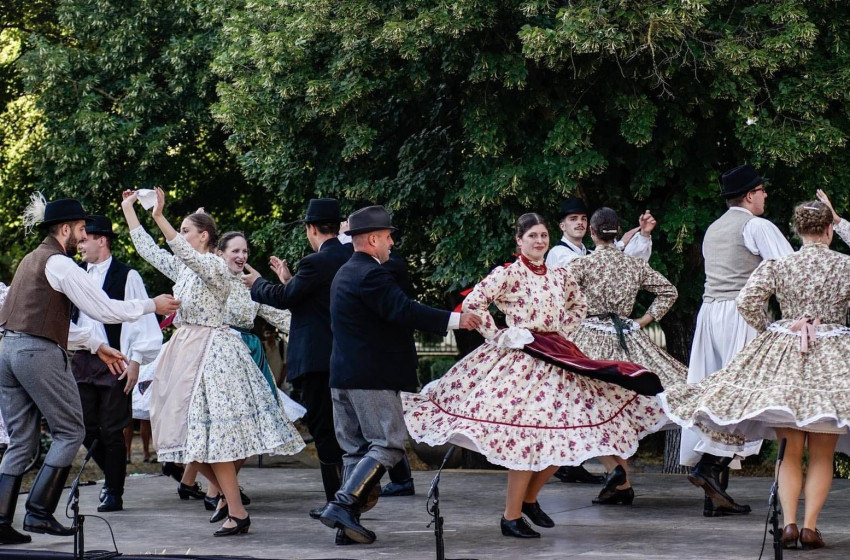 Őszi Forgatag: A zene, a tánc és a kézművesség ünnepe Agyagosszergényben