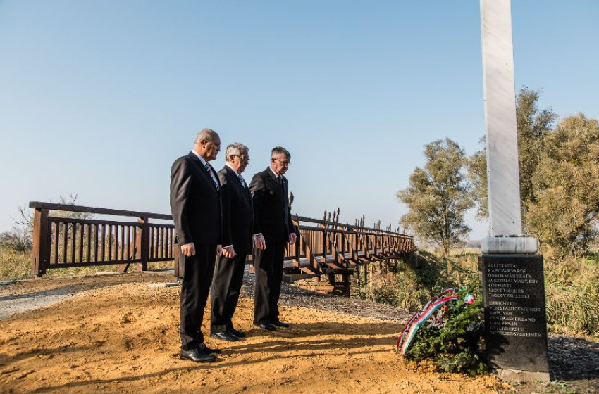 Főhajtás az Andaui hídnál 