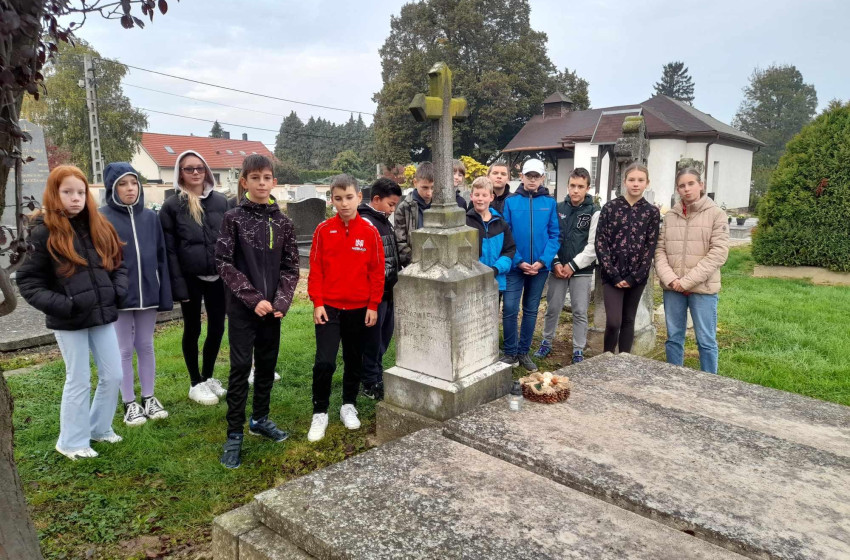 Emlékezés az iskola alapítóira Mihályiban