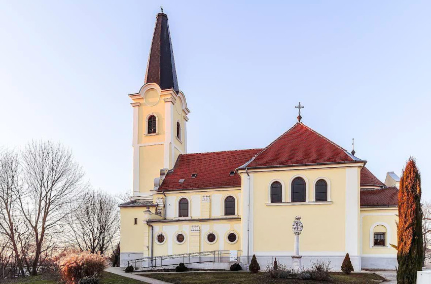 Ünnepi szentmise és harangmegáldás Egyeden