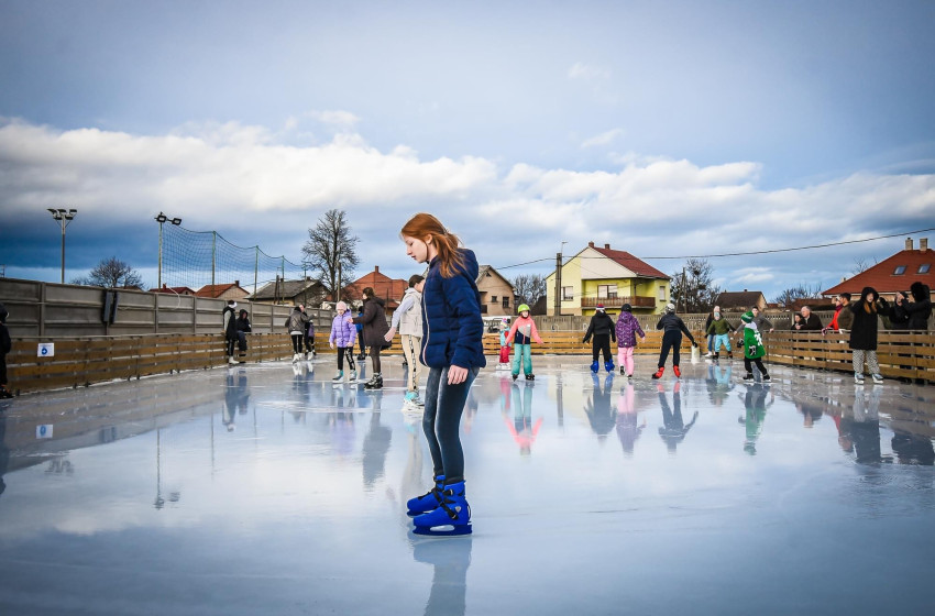 A nagy sikerre való tekintettel idén újra lesz jégpálya Csornán