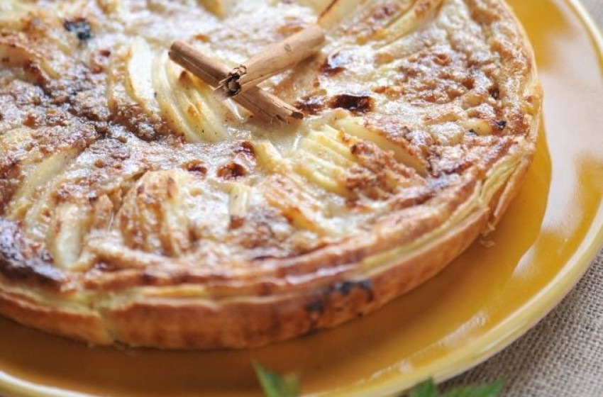 Őszi hangulatot idéző almás-fahéjas sütemény