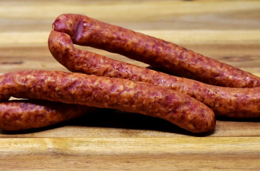 Szalmonella lehet az egyik mangalica kolbászban