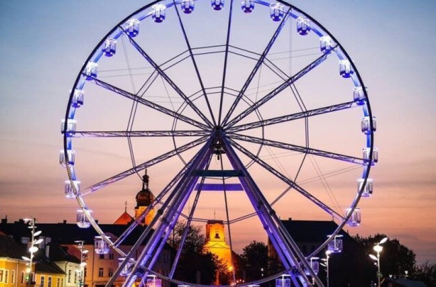 A mai naptól már óriáskerekezhetünk Győrben a Dunakapu téren!