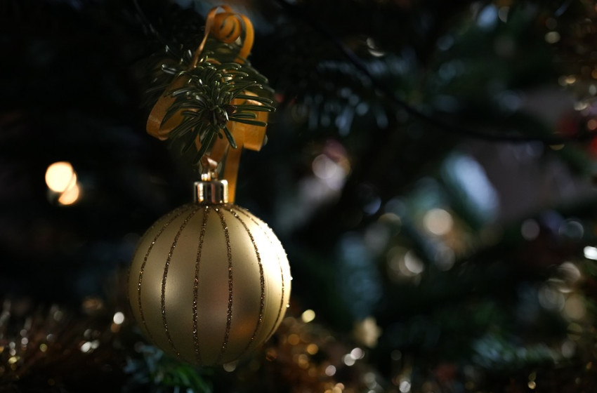 Karácsonyfa díszítés Bősárkányban