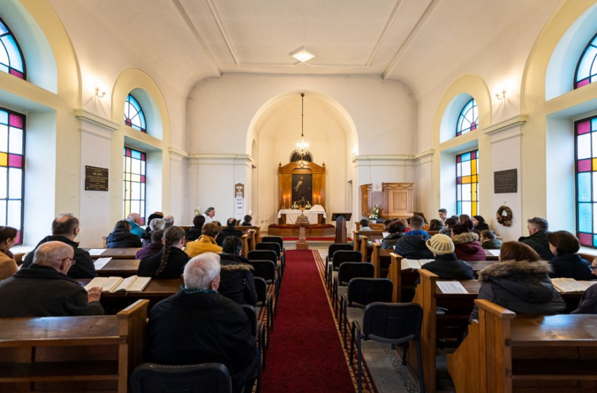 Emléktábla-avatás a csornai evangélikus templomban