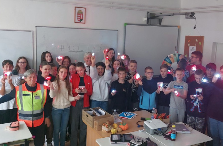 Csornai rendőrök a rábaközi diákokért