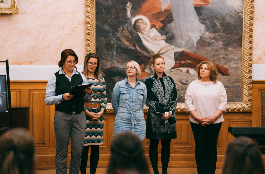 Helyi képzőművészek munkái a Csornai Premontrei Apátságban