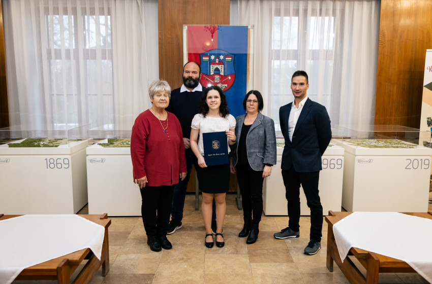 Kitüntették a kapuvári diáklányt