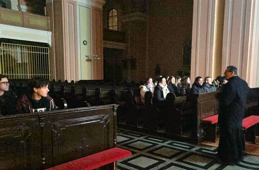 Kapuvári fiatalok közös imája a győri egyházmegyei zsinat sikerességéért