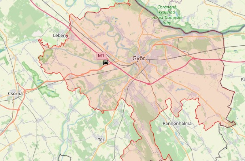 Fának hajtott egy autó a 85-ös főúton