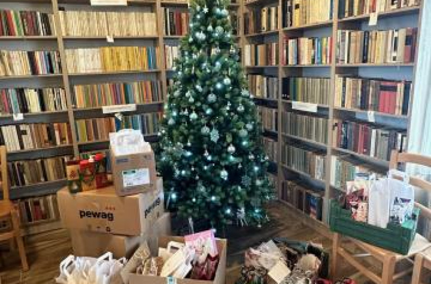 Összefogás és önzetlenség: a Győri Petz Aladár Kórház dolgozói több száz ajándékcsomagot osztottak ki