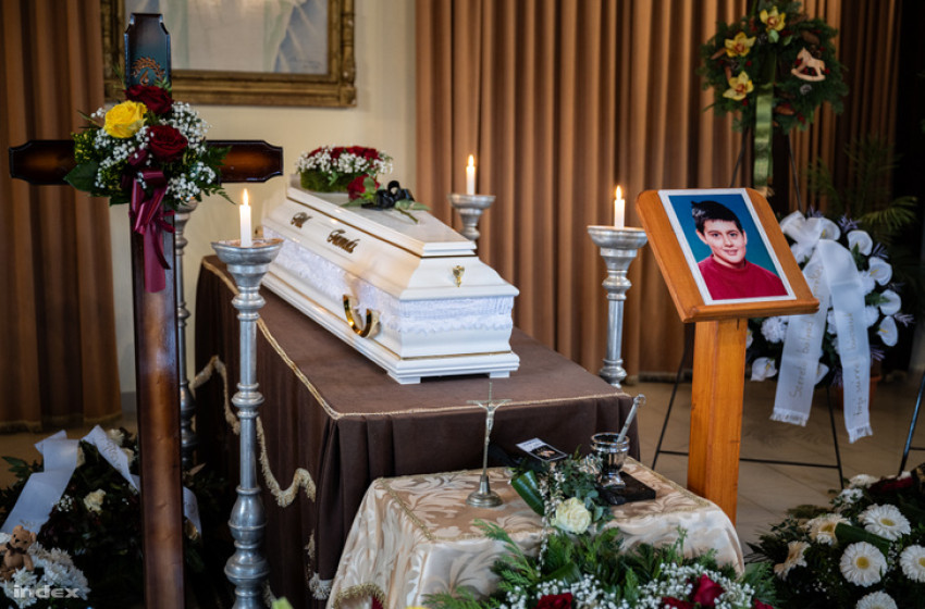 Ellopták Till Tamás sírjáról a plüssállatot, amit a szülei helyeztek oda