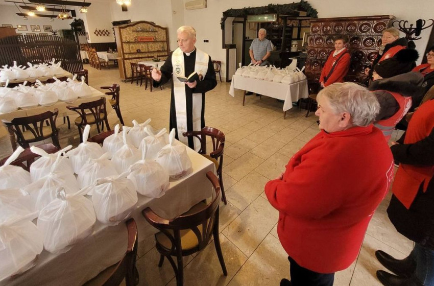 Ételadományokkal segítették a rászorulókat Csornán