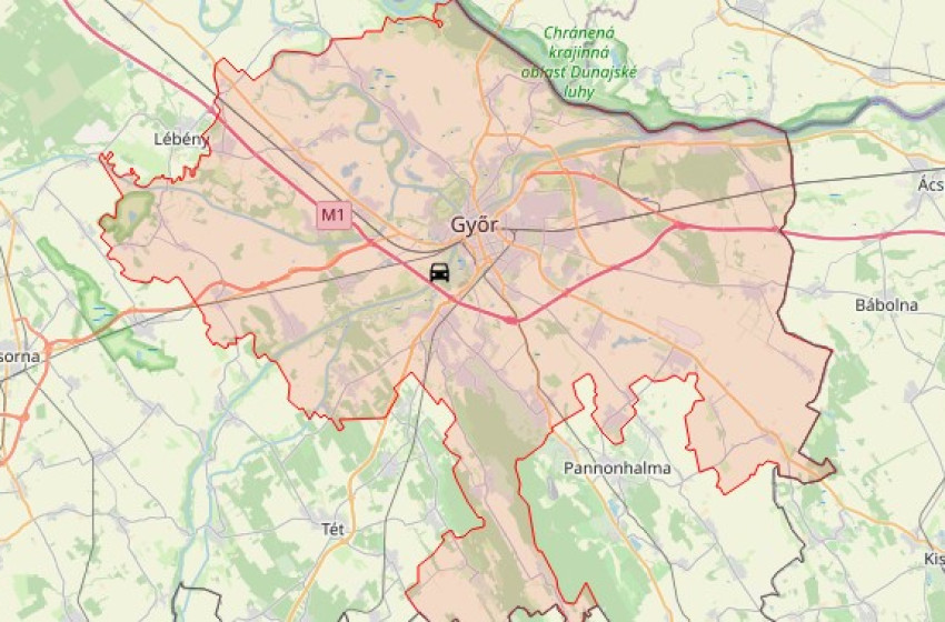 Kamionba hajtott egy kisbusz az M1-esen, Győrnél