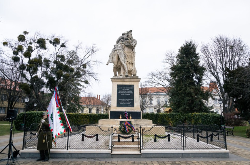 A Bográcsos Egyesület emlékezett hőseinkre Kapuváron