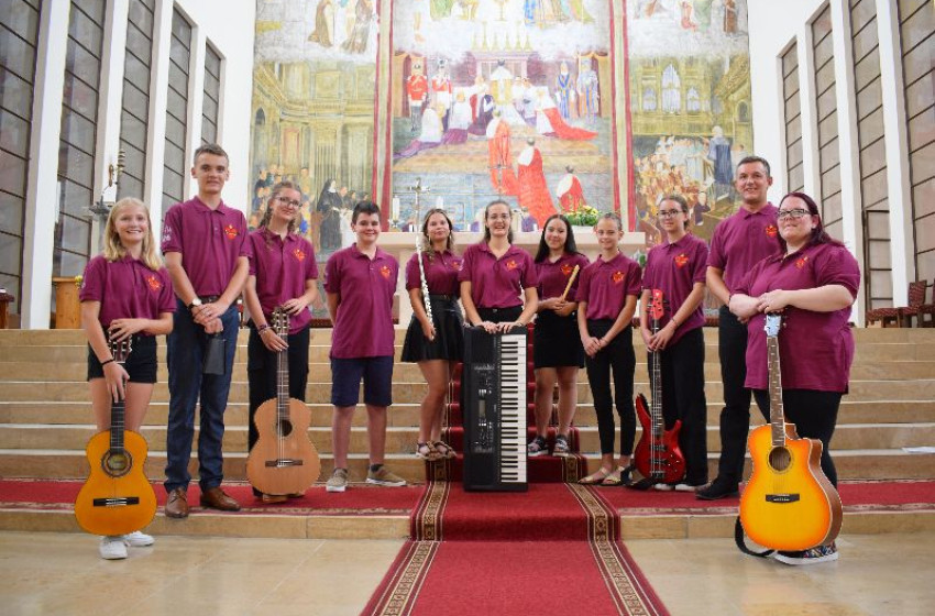 Gitáros Diákmise Csornán az In Corde Együttessel