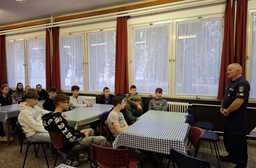 Rendőrségi előadás az internet veszélyeiről Kapuváron