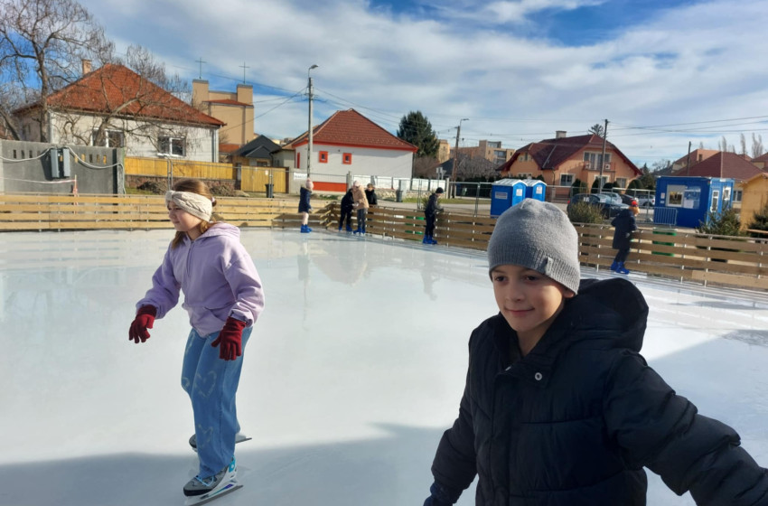 Csúszós kalandok Csornán: kapuvári diákok jégvarázsa