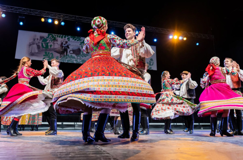 Tömegeket mozgat meg a népi kultúra