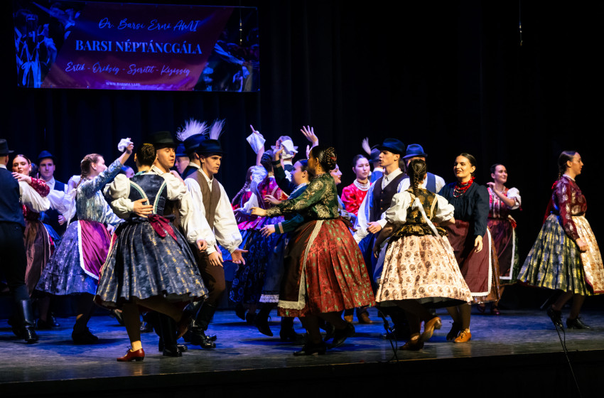 Néptáncgála Kapuváron: Telt házas előadás a Rábaközi Művelődési Központban 
